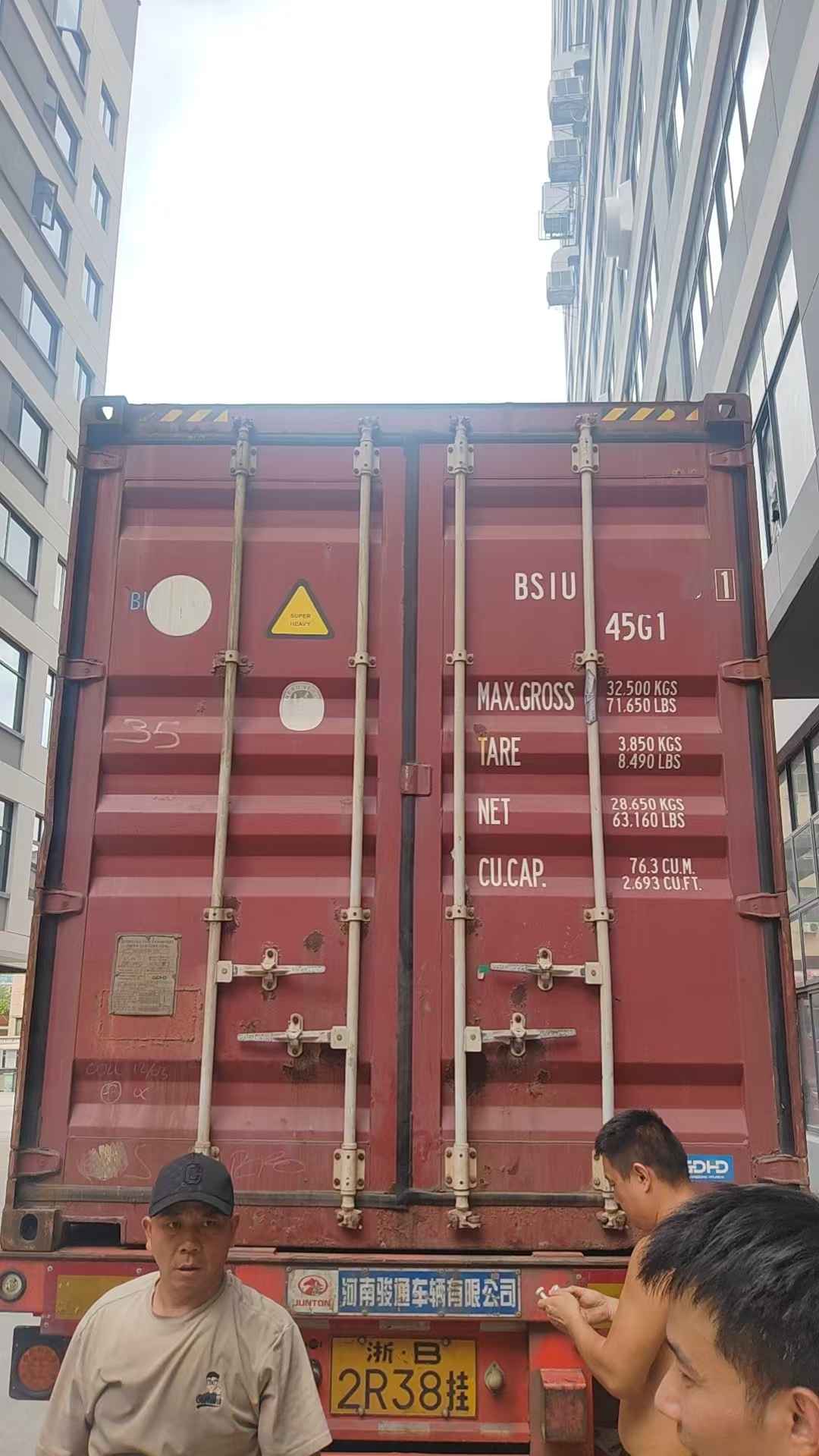 Carregamento diário de contêineres em Yiwu Kebon: kits de primeiros socorros prontos para entrega global